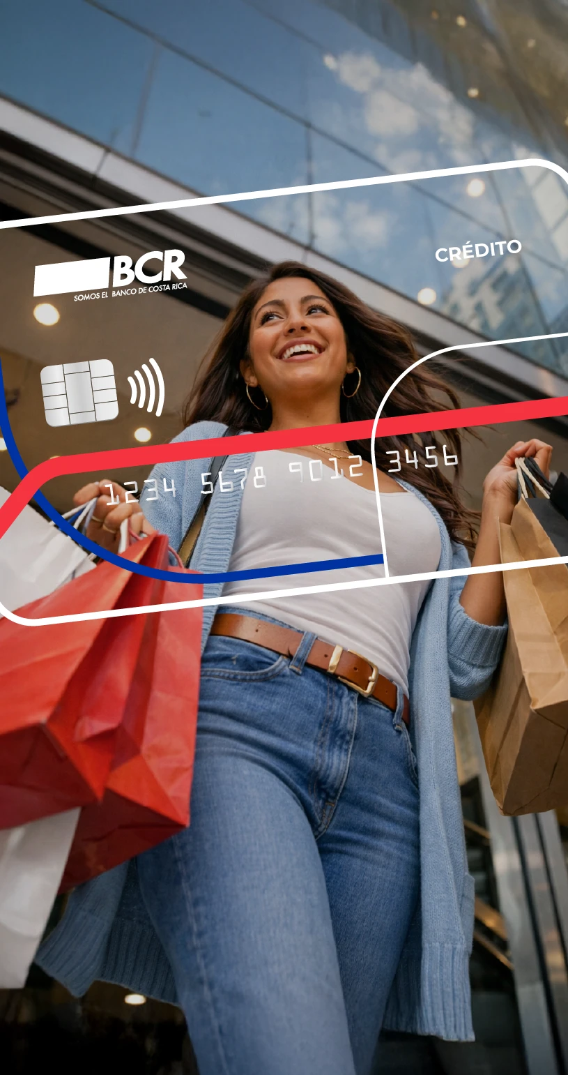Mujer realizando compras con su tarjeta