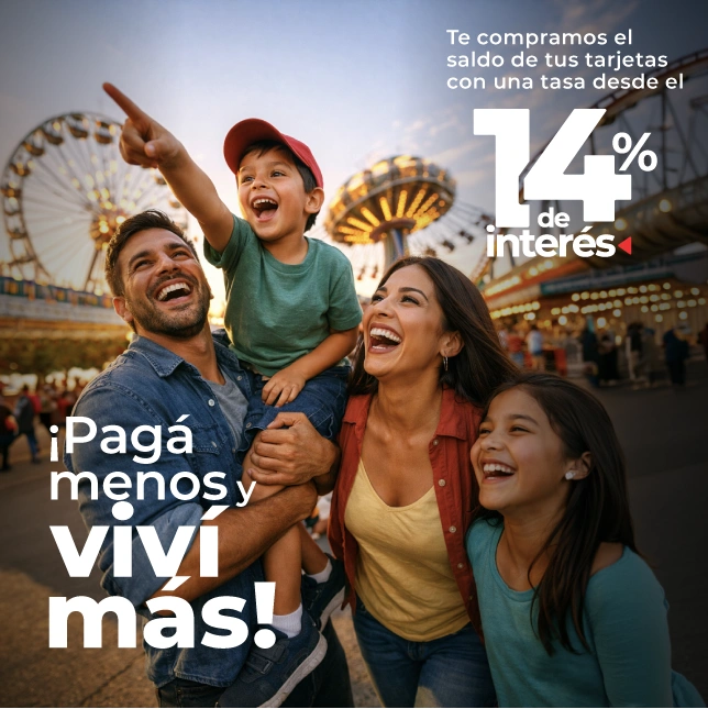 Mujer con su tarjeta